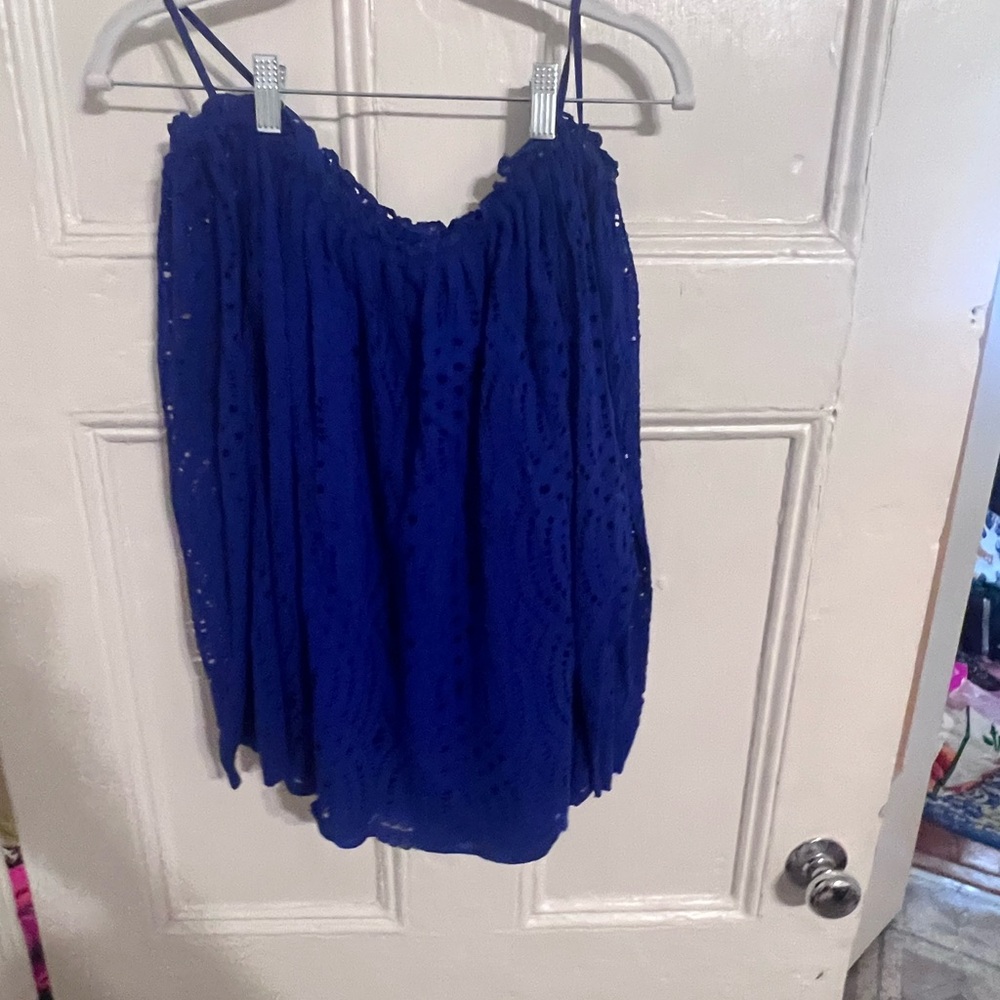 Lilly Pulitzer navy top with flair sleeves